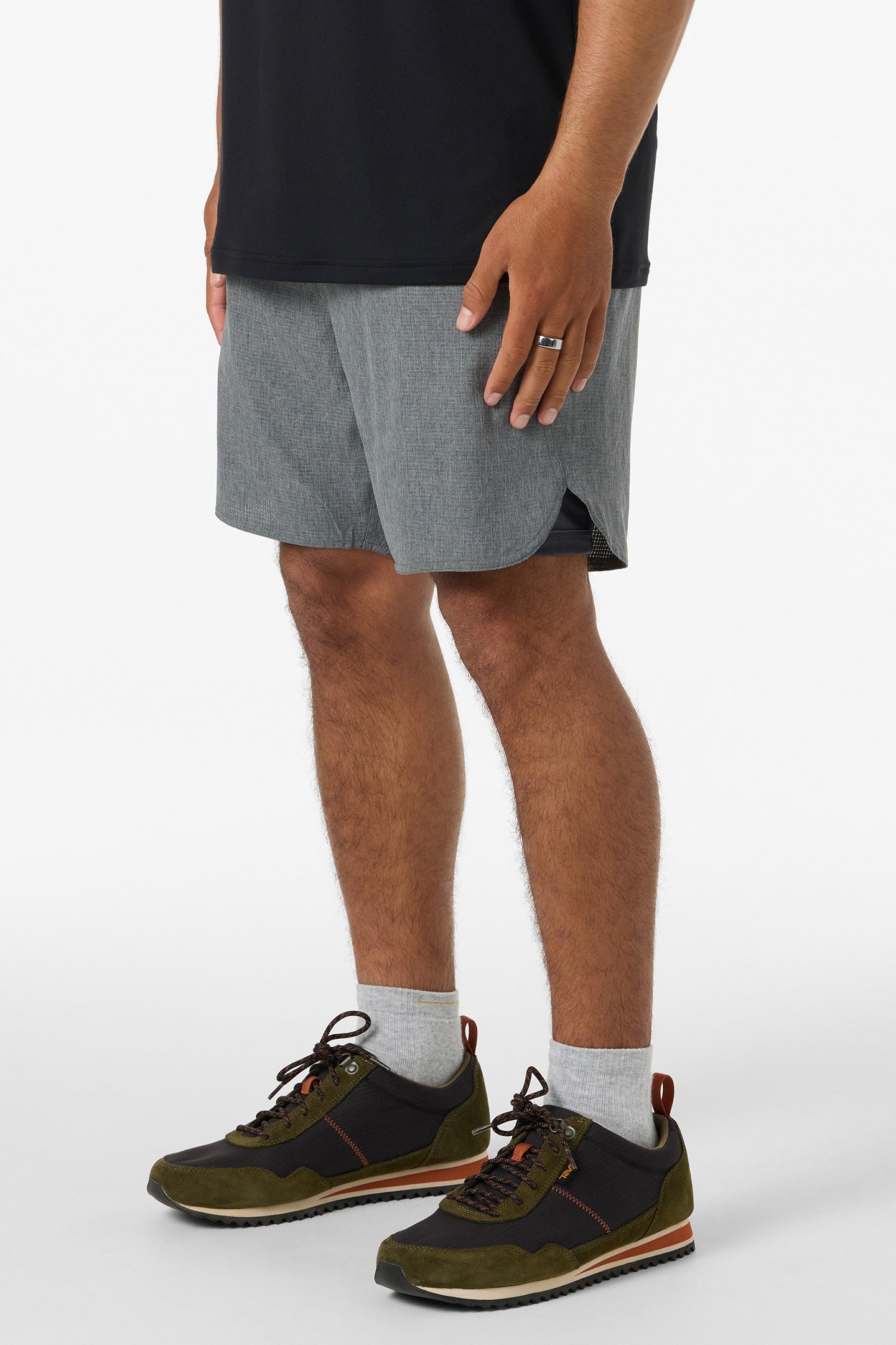 TRVLR Tech Lined 17" Hybrid Shorts