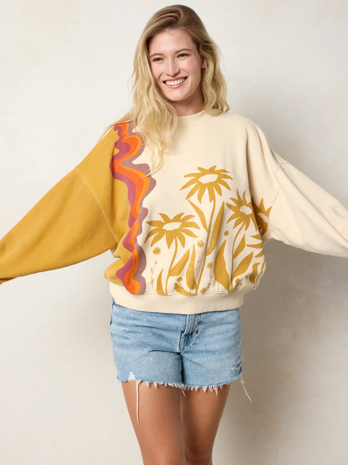 Marlowe Sweatshirt - Cream Daisy